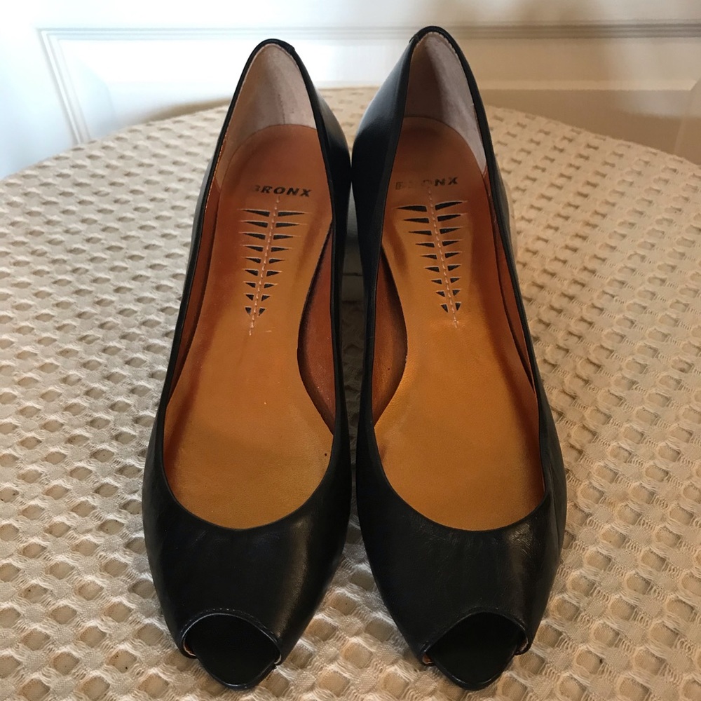 Bronx Leather Peep-toe Cushioned Insole Shoes Blk